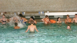 Pokus o prvn skupinov foto nevyel. Plka zastnnch se nemohla odtrhnout od hlubin